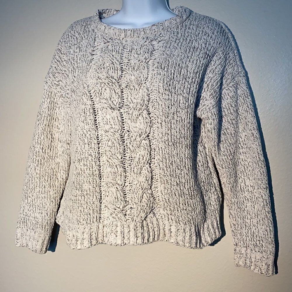 Woman’s Ivy & Main Cable Sweater Size M
